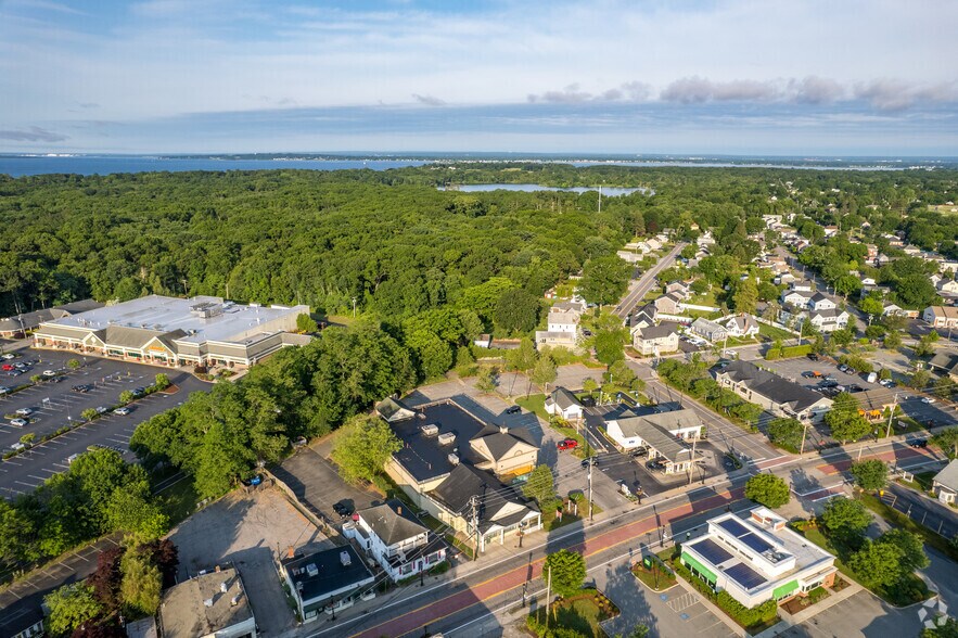 More Photos Of 236 County Rd, Barrington Storefront For Lease