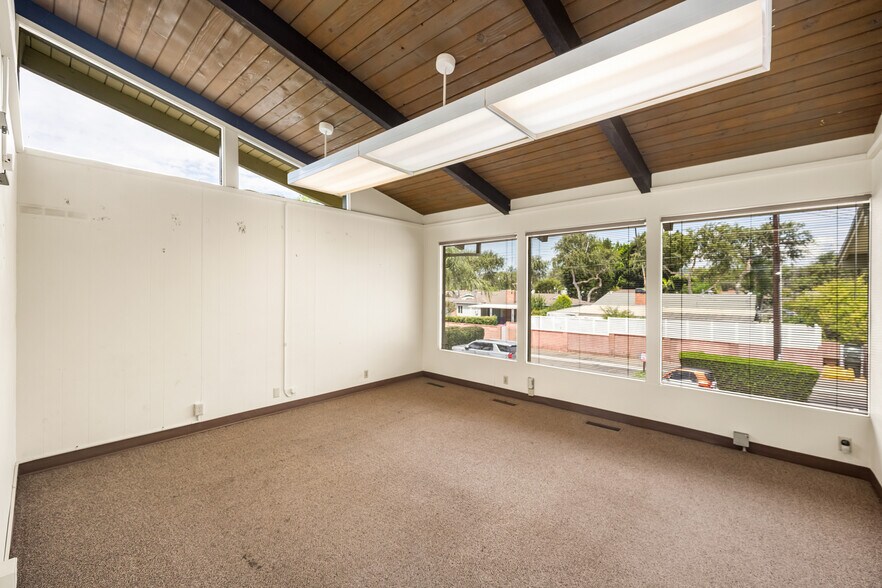 More Photos Of 1661 E Chapman Ave, Fullerton Office For Sale