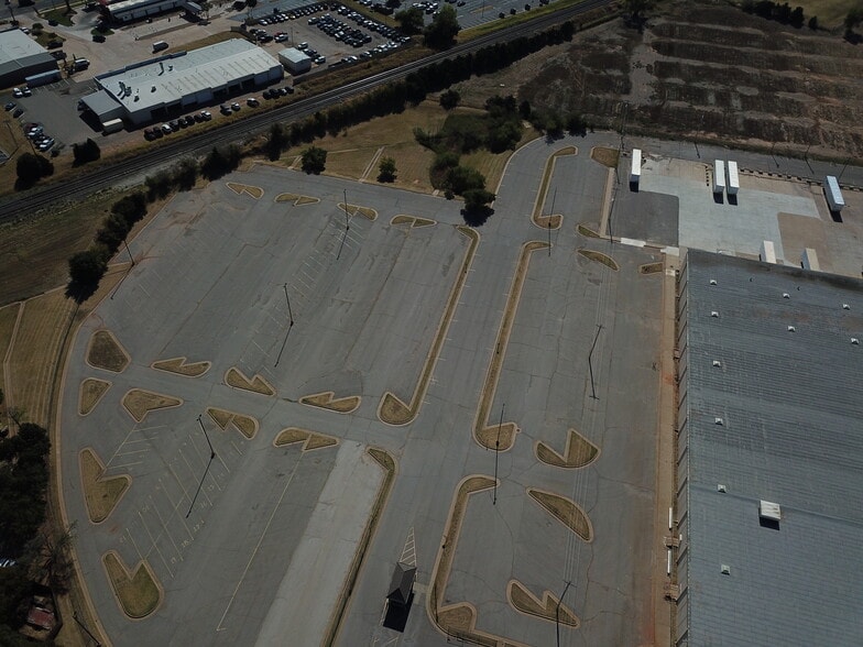 More Photos Of 3400 S Kelly Ave, Edmond Land For Lease