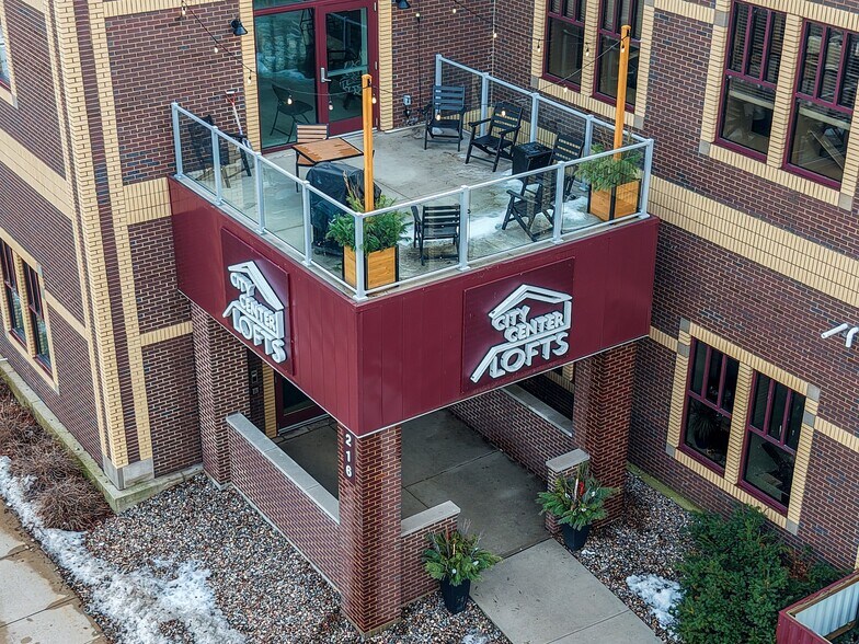 More Photos Of 301 N Adams St, Green Bay Office Residential For Sale