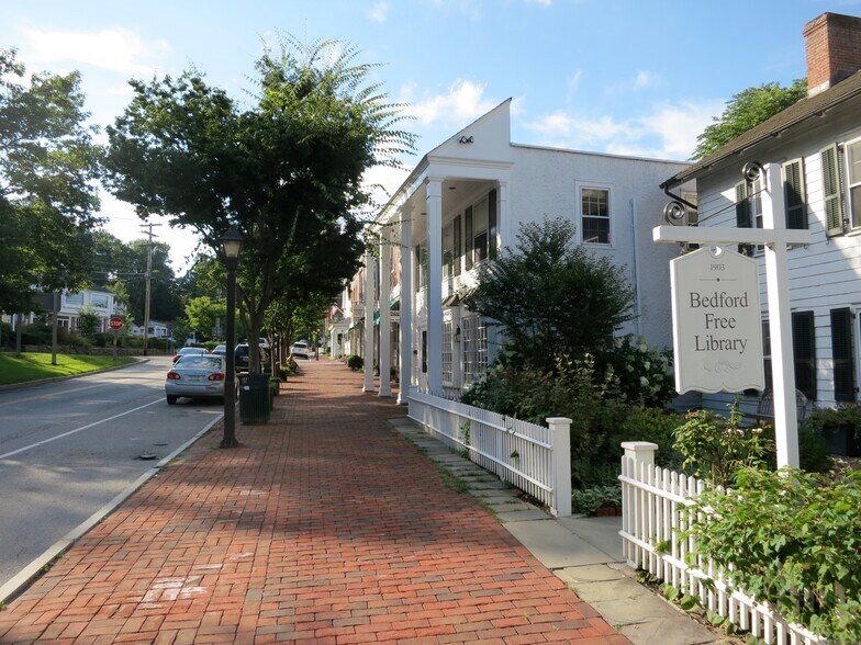 More Photos Of 34 Village Grn, Bedford Specialty For Sale