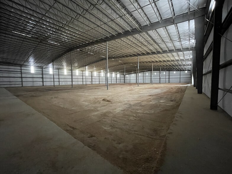 More Photos Of 130 Park Dr, Baxley Warehouse For Lease