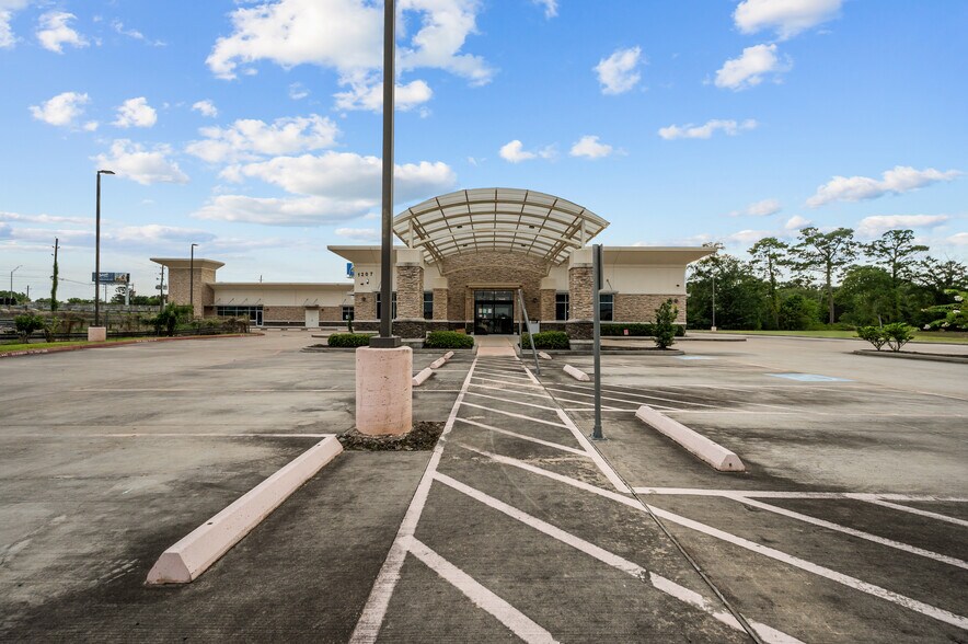 More Photos Of 1207 N Houston Ave, Humble Healthcare For Sale