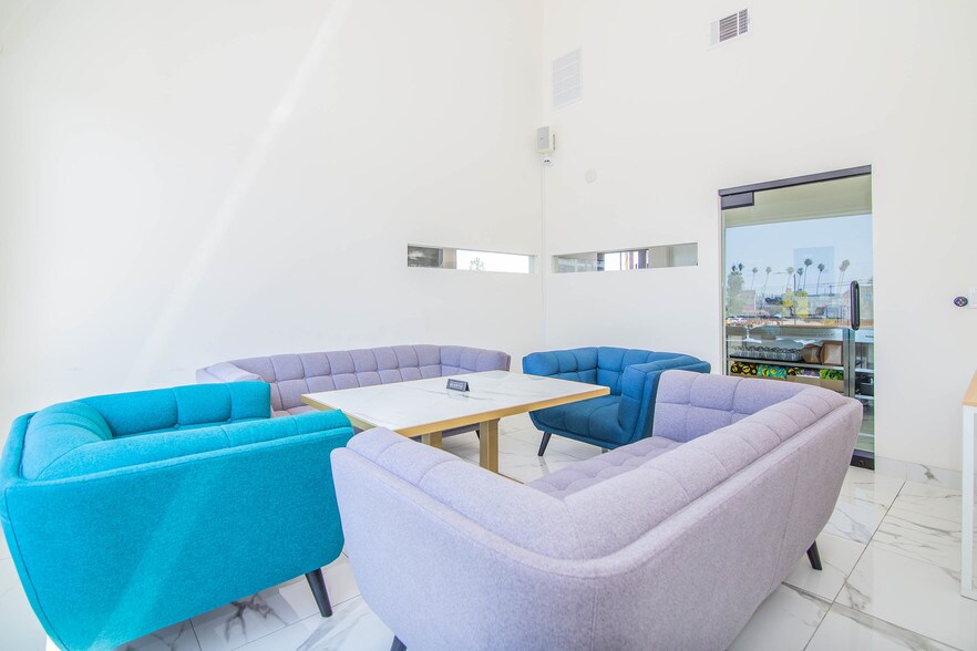 More Photos Of 300-302 S Mariposa Ave, Los Angeles Storefront Retail Office For Lease