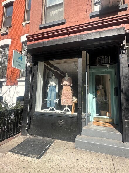 More Photos Of 445-447 W 50th St, New York Apartments For Lease