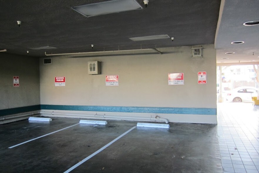 More Photos Of 2510 Main St, Santa Monica General Retail For Sale