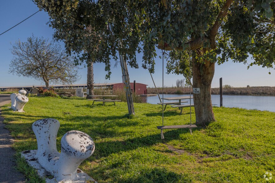 More Photos Of 7000 Holland Tract Rd, Brentwood Marina For Sale