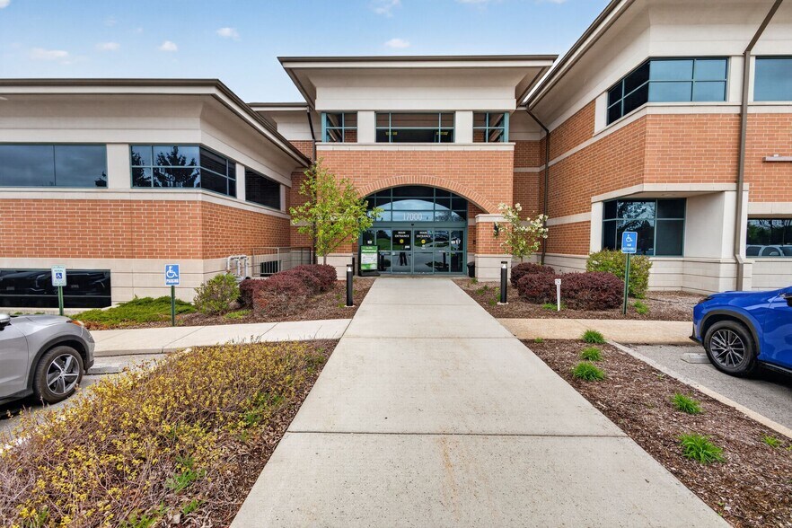 More Photos Of 17000 W North Ave, Brookfield Medical For Lease
