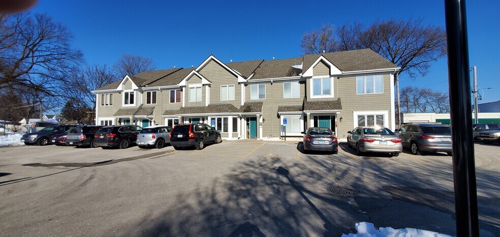 More Photos Of 334 E Colfax St, Palatine Loft Creative Space For Lease