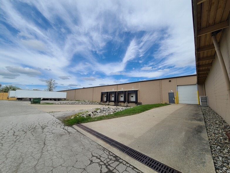 More Photos Of 3320 W Ferguson Rd, Fort Wayne Manufacturing For Lease