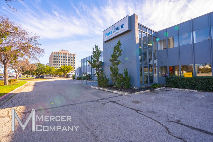More Photos Of 2451 N Stemmons Fwy, Dallas Distribution For Sale