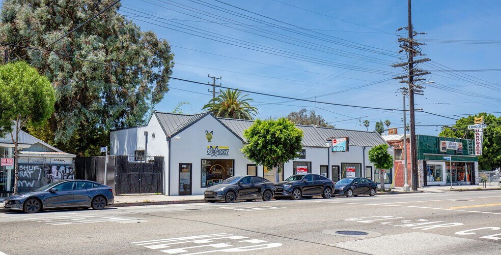 More Photos Of 1611-1619 Lincoln Blvd, Venice Storefront For Lease