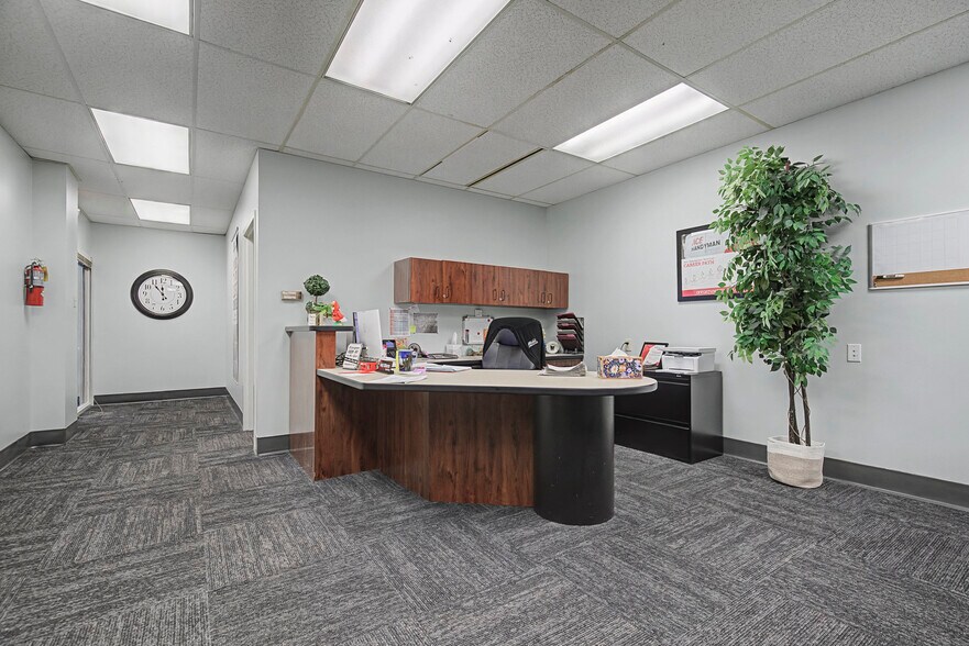 More Photos Of 301 Sovereign Ct, Manchester Medical For Lease