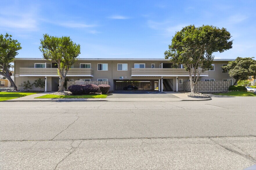 More Photos Of 527 Walker Dr, Mountain View Apartments For Sale