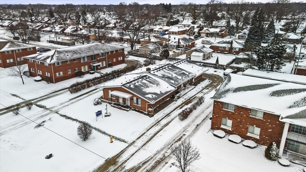 Primary Photo Of 23301 Kelly Rd, Eastpointe Apartments For Sale