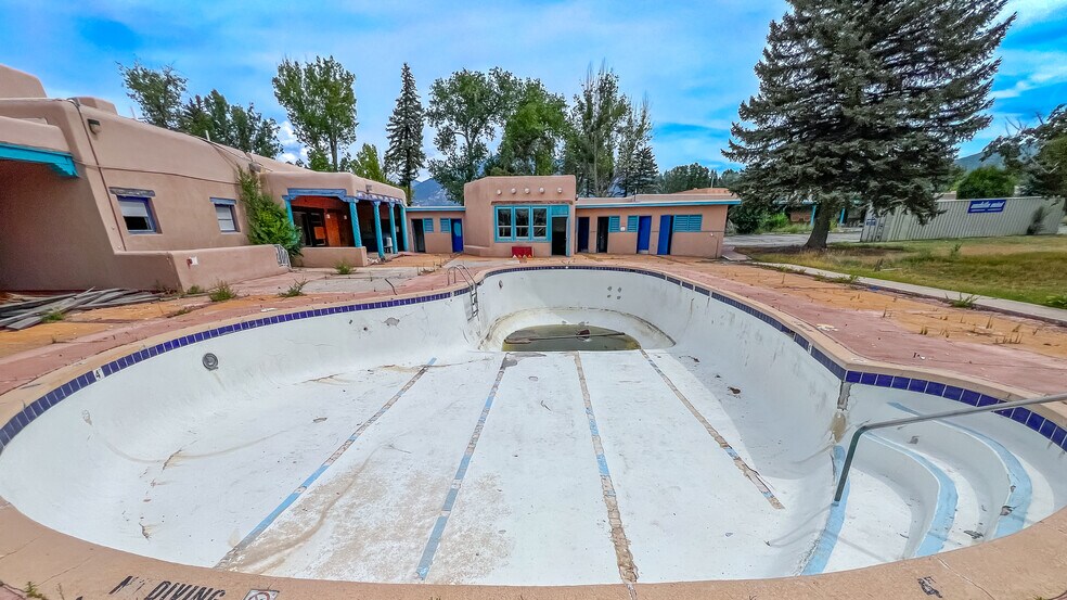 More Photos Of 413 Paseo Del Pueblo Norte, Taos Hotel For Sale