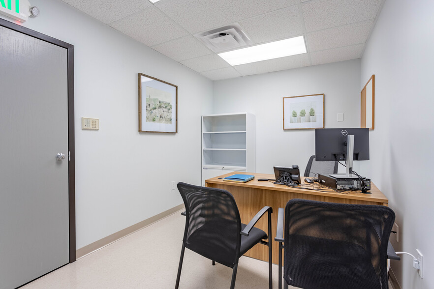 More Photos Of 730 Highland Oaks Dr, Winston-Salem Medical For Sale