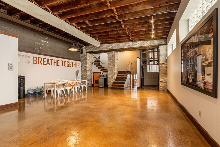 More Photos Of 1331 N Martin Luther King Dr, Milwaukee Storefront Retail Residential For Sale