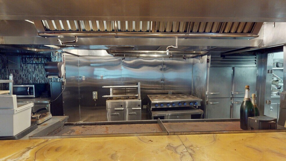 More Photos Of 5800 34th St N, Saint Petersburg Restaurant For Sale