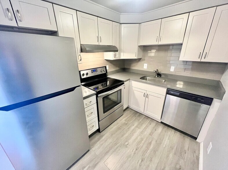 More Photos Of 809-825 Oak St, Lakewood Apartments For Sale