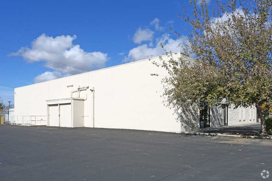 More Photos Of 949-963 W Pacheco Blvd, Los Banos Freestanding For Lease