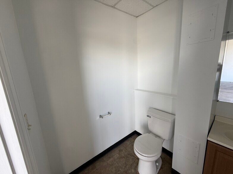 More Photos Of 1300 Old Dixie Hwy, Lake Park Unknown For Lease