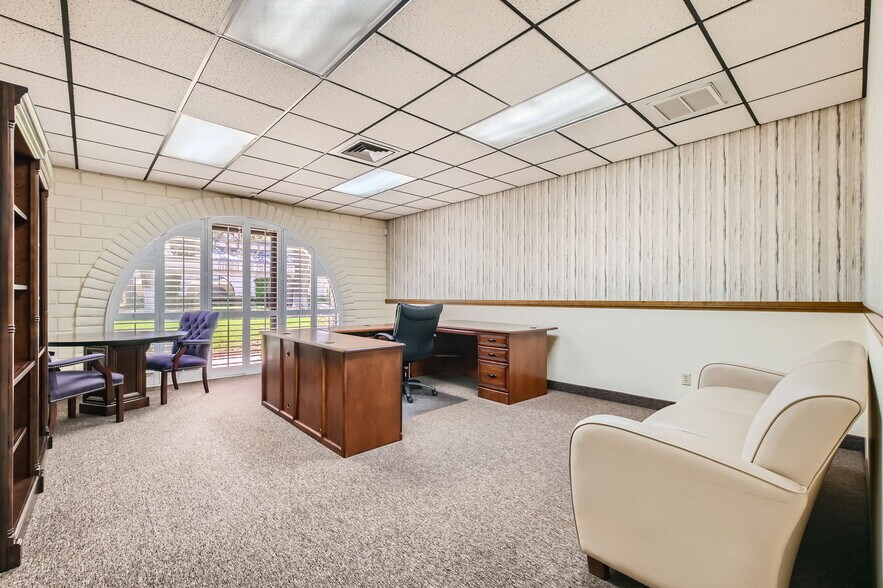 More Photos Of 601 S Rancho Dr, Las Vegas Medical For Sale