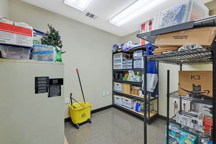 More Photos Of 1106 Witter St, Pasadena Industrial For Sale