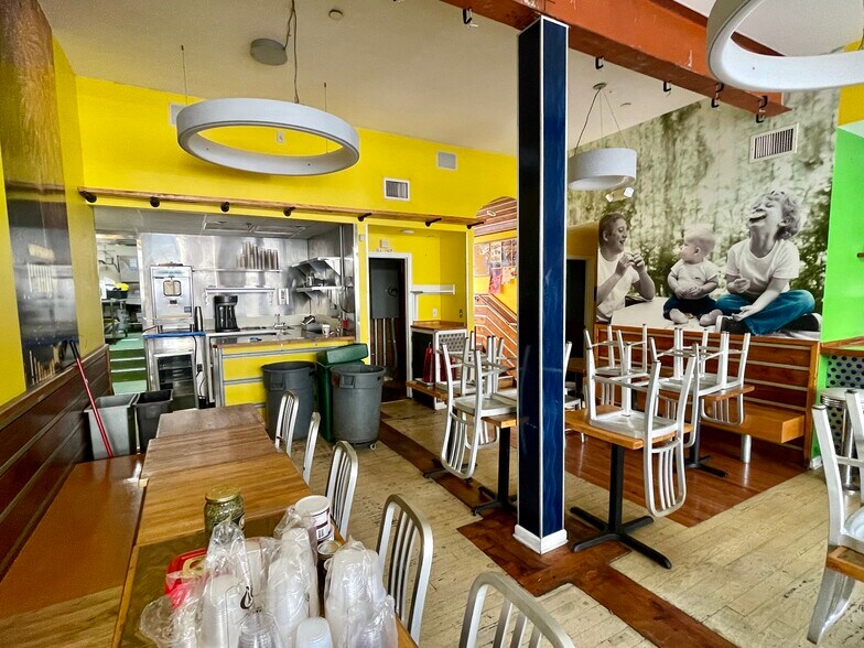 More Photos Of 314 William St, Fredericksburg Storefront For Lease