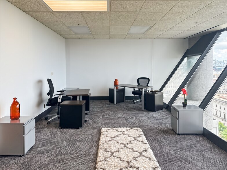 More Photos Of 650 Poydras St, New Orleans Coworking Space