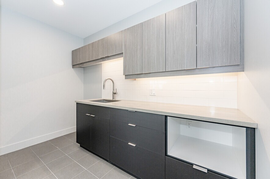 More Photos Of 155 Frobisher Dr, Waterloo Office For Lease