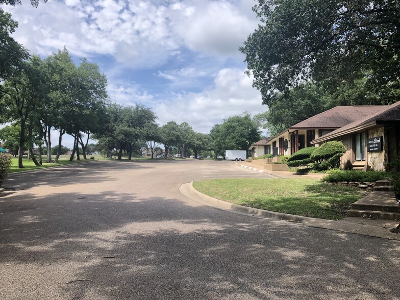 More Photos Of 4527 Lake Shore Dr, Waco Office For Lease