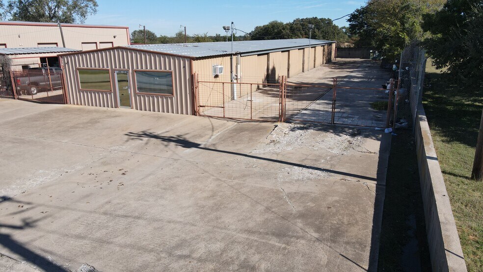 More Photos Of 2875 S Burleson Blvd, Burleson Warehouse For Sale
