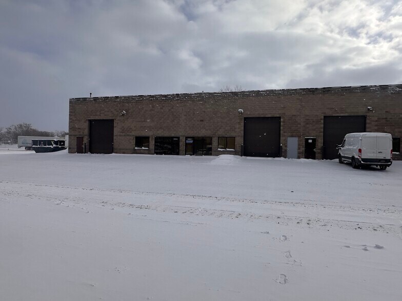 More Photos Of 3408 Busch Dr SW, Grandville Manufacturing For Sale