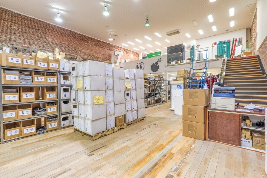 More Photos Of 40-42 Rue Wellington N, Sherbrooke Storefront Retail Office For Sale