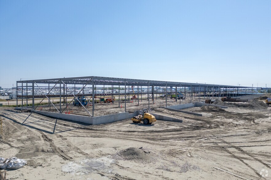 More Photos Of 11390 14 St NE, Calgary Distribution For Lease