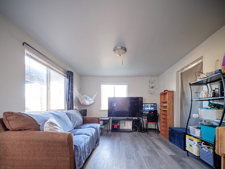 More Photos Of 521 Walnut St, Independence Multifamily For Sale