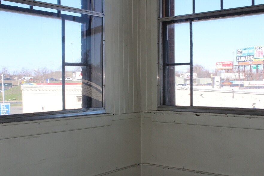 More Photos Of 65 Main St, Springfield Distribution For Sale