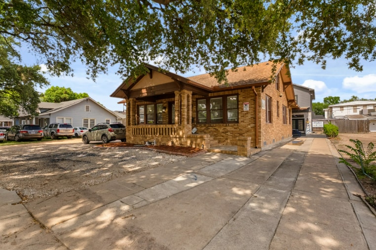 Primary Photo Of 1322 Yale St, Houston Office For Lease