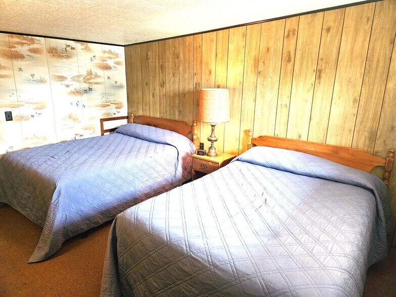 More Photos Of 24 Harris Point Rd, Eastport Hotel For Sale