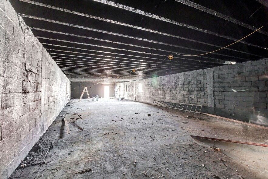 More Photos Of 729 Scott St, Covington General Retail For Sale