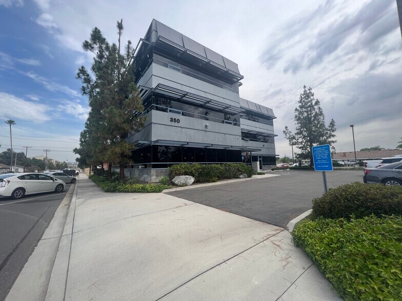 More Photos Of 350 W 5th Ave, Escondido Office For Lease