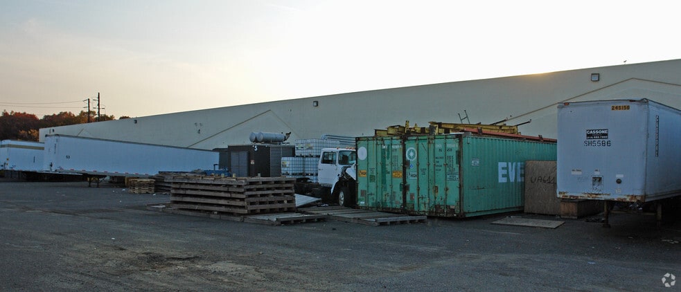 More Photos Of 1101 Lakeland Ave, Bohemia Manufacturing For Lease