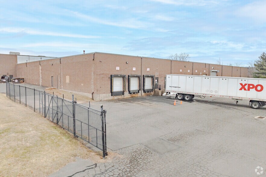 More Photos Of 84 Progress Ln, Waterbury Flex For Lease