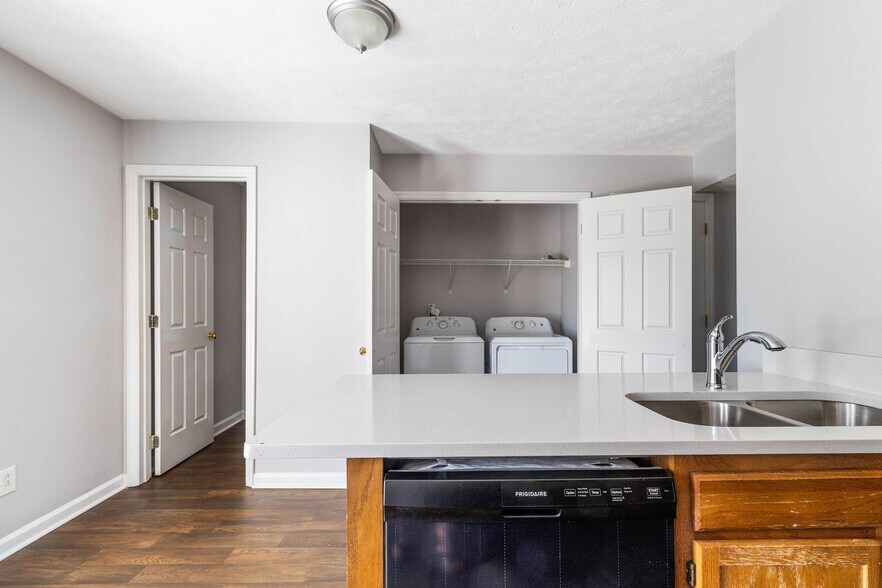 More Photos Of 3353-3375 Cove Lake Dr, Lexington Apartments For Sale