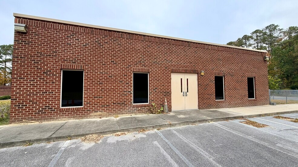 More Photos Of 521 W Grantham Rd, New Bern Specialty For Sale