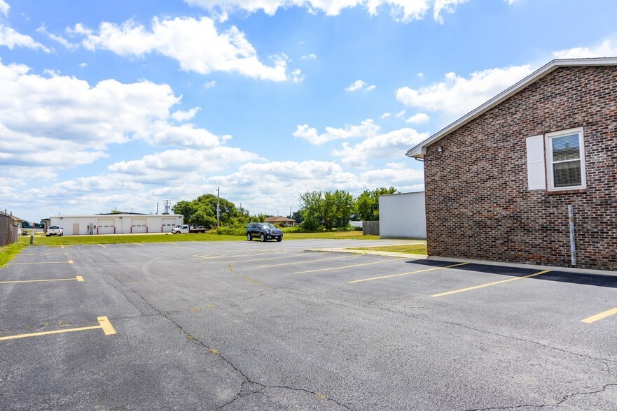 More Photos Of 3130 N Woodford St, Decatur General Retail For Sale