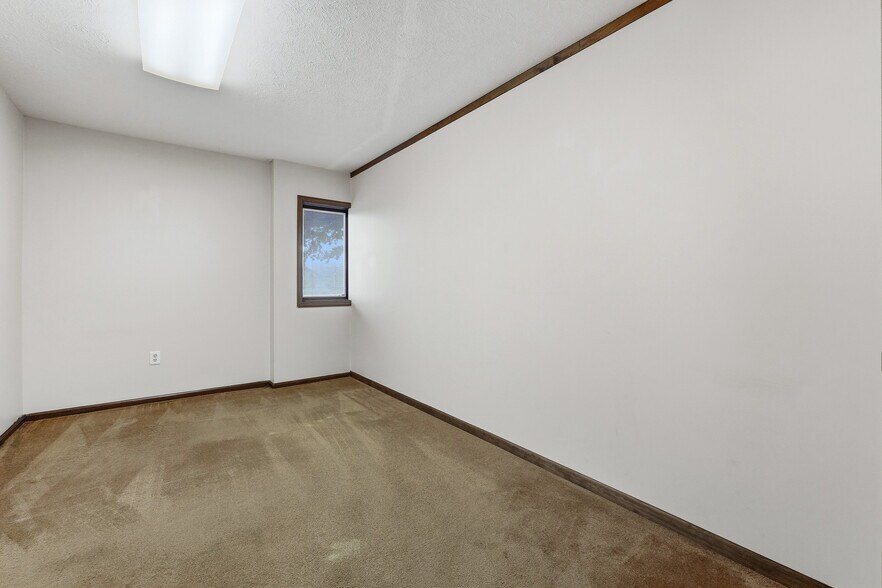 More Photos Of 3201 E Center St, Warsaw Office For Sale