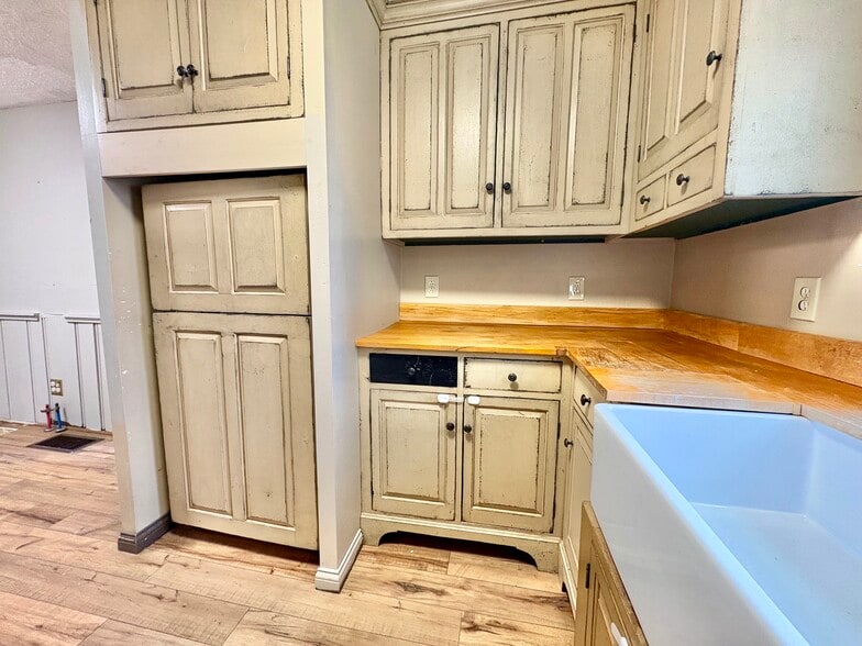 More Photos Of 9 E Canal St, Troy General Retail For Sale