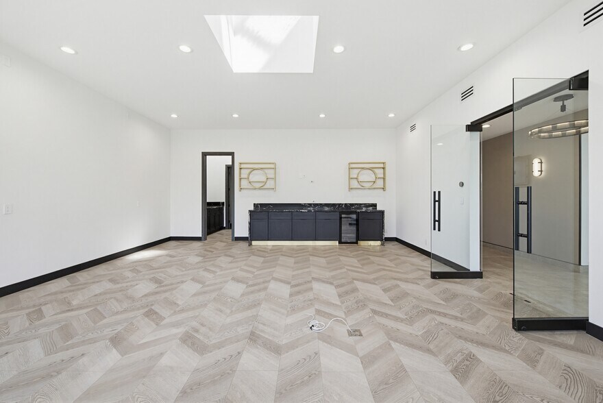 More Photos Of 4041 Wilshire Blvd, Los Angeles Office For Lease